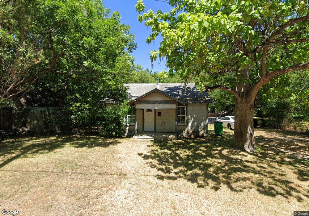 112 S Wine St, Gainesville, TX 76240 - photo 1