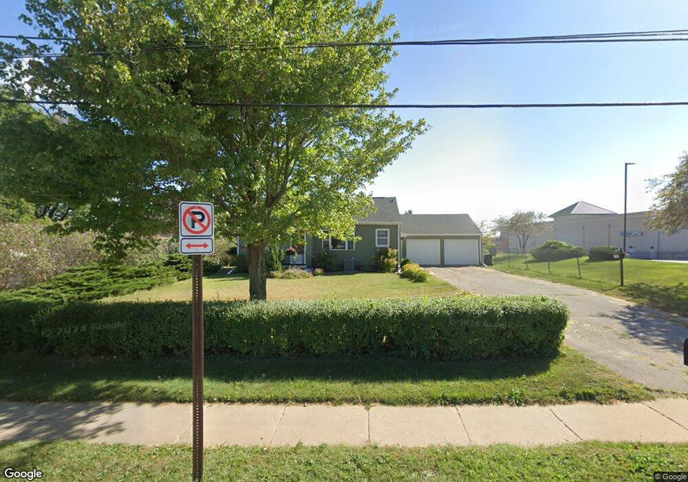 3221 Wilson Ave SW, Cedar Rapids, IA 52404 - photo 1