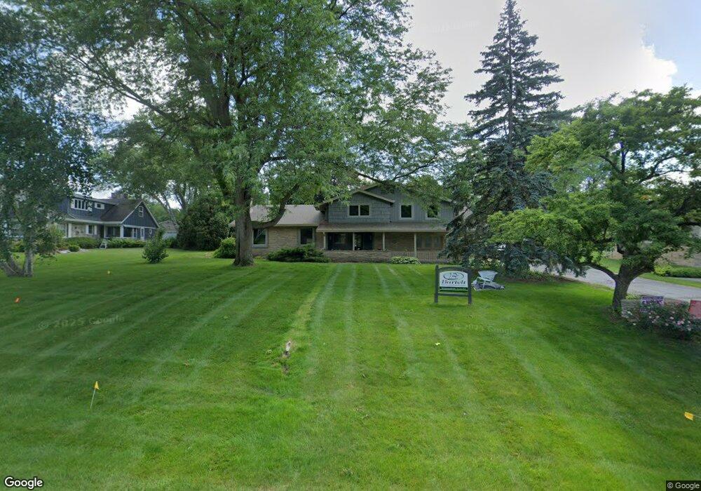 13255 Wrayburn Rd, Elm Grove, WI 53122 - photo 1