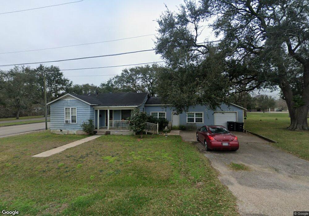 624 E Coombs St, Alvin, TX 77511 - photo 1