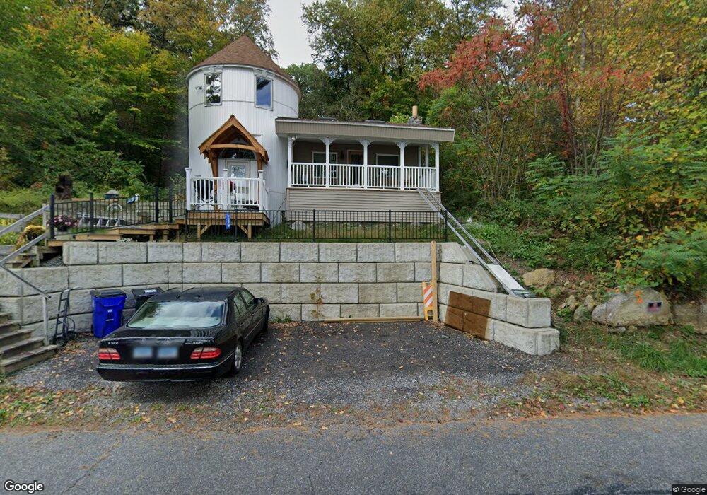 729 W Wakefield Blvd, Winsted, CT 06098 - photo 1