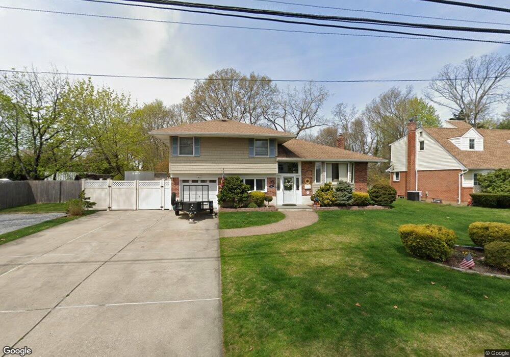 16 Old Indian Head Rd, ComMacK, NY 11725 - photo 1