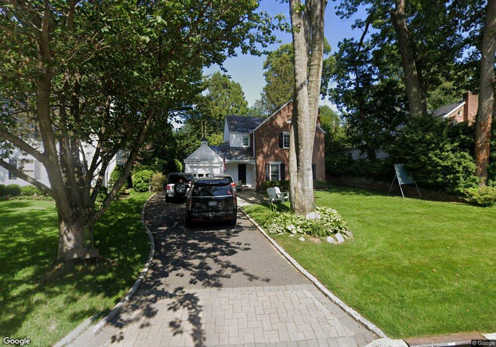 104 Chase Rd, Manhasset, NY 11030 - photo 1