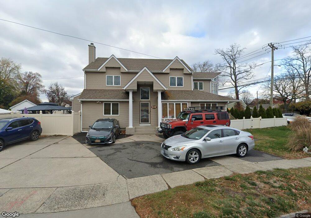 639 Waukena Ave, Oceanside, NY 11572 - photo 1