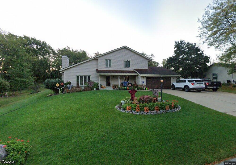 W162N8326 Tamarack Dr, Menomonee Falls, WI 53051 - photo 1