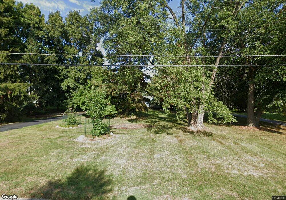 5611 Shadow Ln, Bloomfield Hills, MI 48302 - photo 1