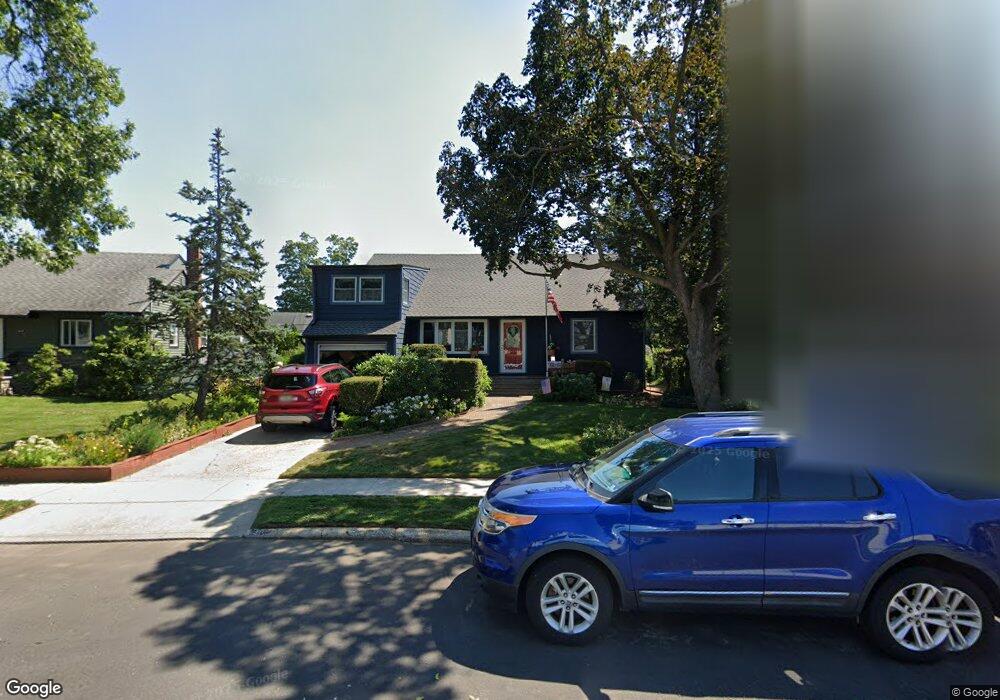 611 Heathcliff Dr, Seaford, NY 11783 - photo 1