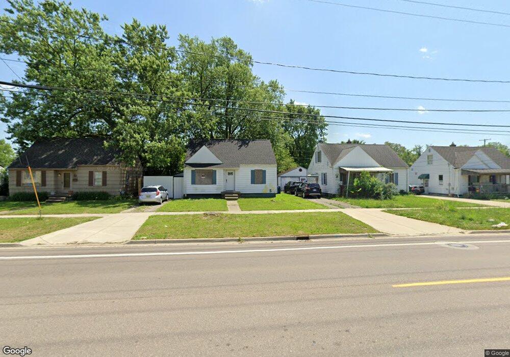 1401 W Atherton Rd, Flint, MI 48507 - photo 1