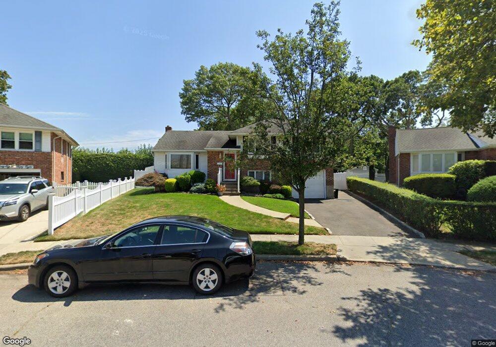 3852 Hollis Ln, Seaford, NY 11783 - photo 1