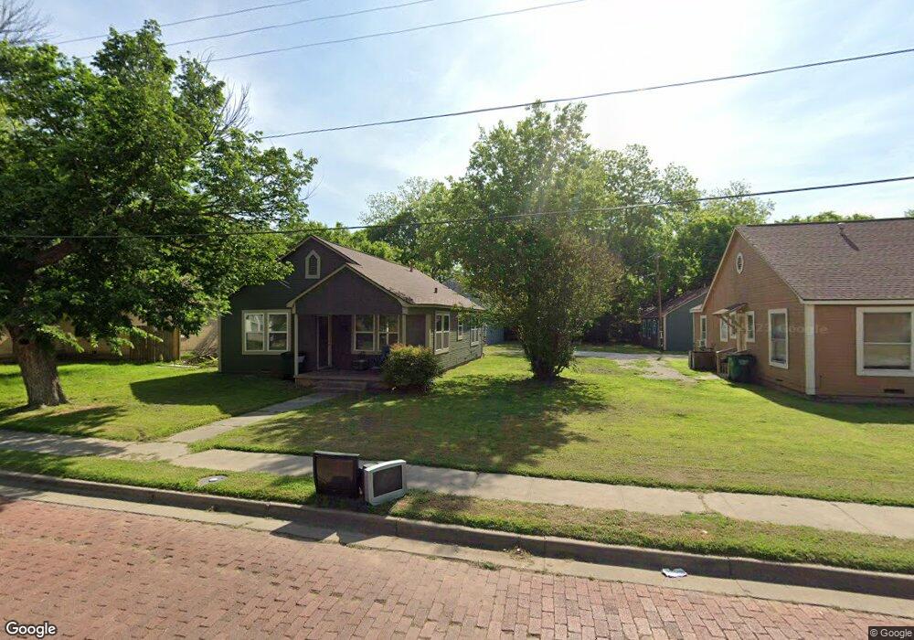 706 1/2 N Commerce St, Gainesville, TX 76240 - photo 1
