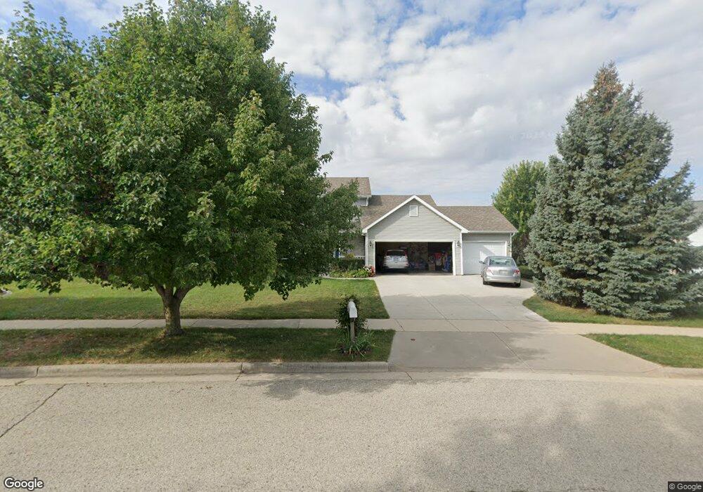 689 N Woods Edge Dr, Oregon, WI 53575 - photo 1