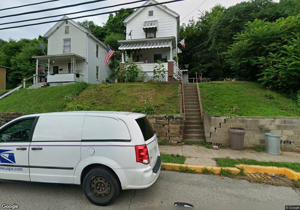 914 Wallace St, Vandergrift, PA 15690 - photo 1