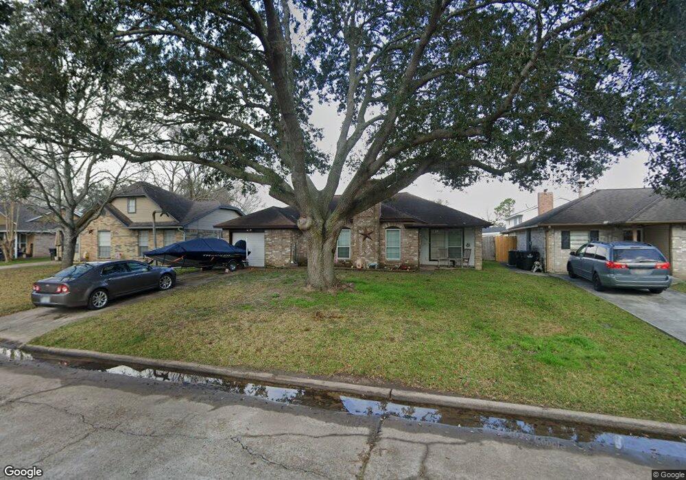 3104 Fox Run Dr, Alvin, TX 77511 - photo 1