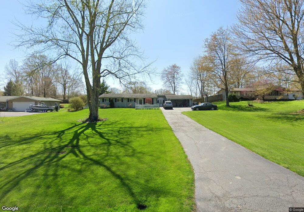 813 Robinhood Dr, Aurora, OH 44202 - photo 1