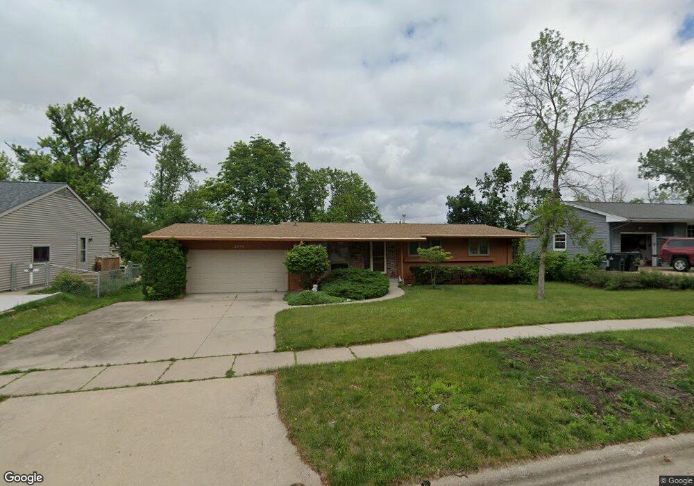 2532 Falcon Dr NE, Cedar Rapids, IA 52402 - photo 1