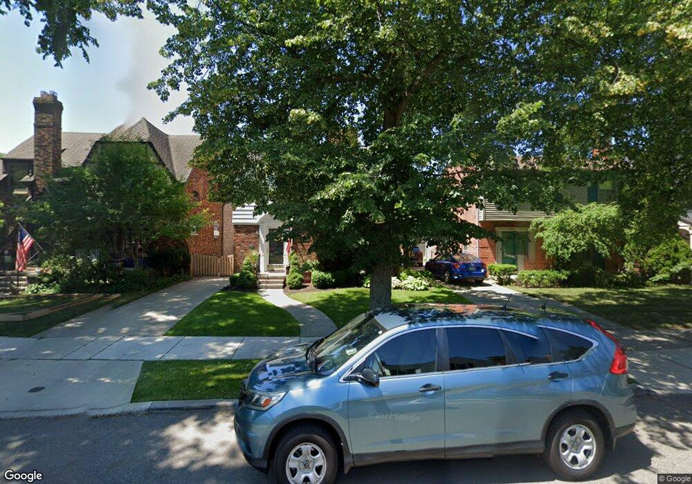 327 Mcmillan Rd, Grosse Pointe Farms, MI 48236 - photo 1