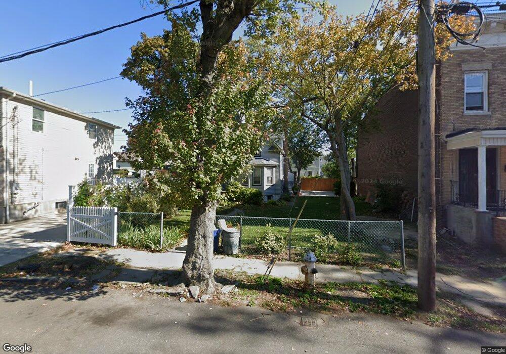 10513 170th St, Jamaica, NY 11433 - photo 1