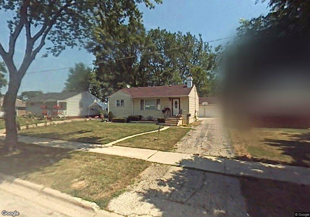 2107 Cherokee Rd, Waukegan, IL 60087 - photo 1