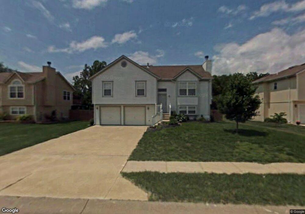 304 S Huntsman Blvd, Raymore, MO 64083 - photo 1