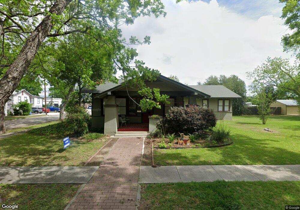 502 E Weinert St, Seguin, TX 78155 - photo 1