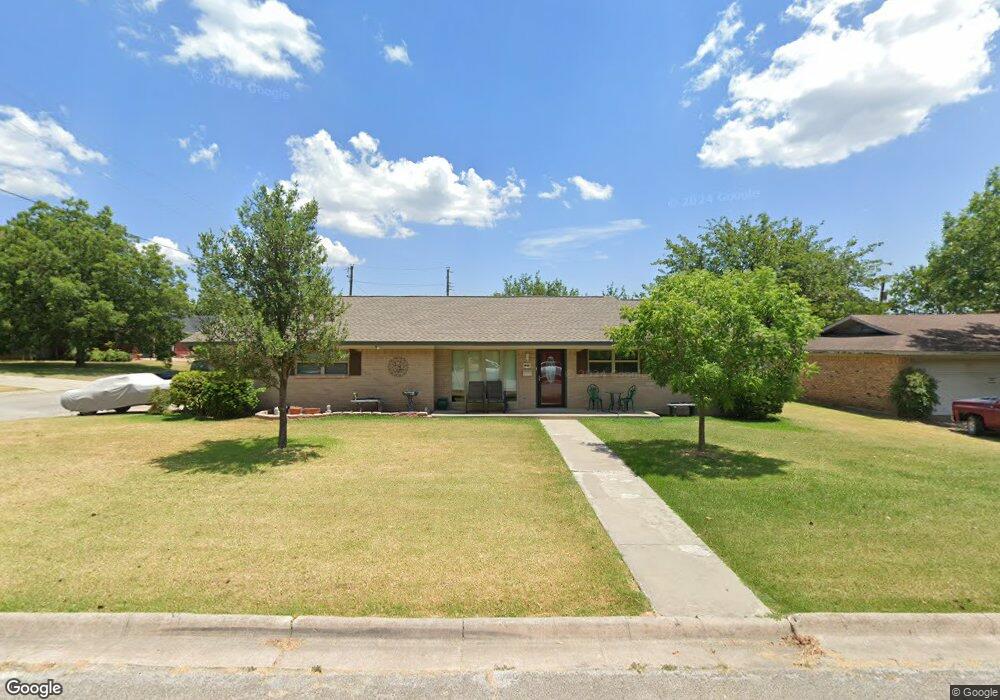 1218 Hillside Dr, Gainesville, TX 76240 - photo 1