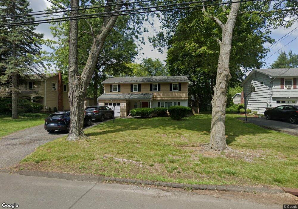 124 Woodridge Dr S, Stamford, CT 06902 - photo 1