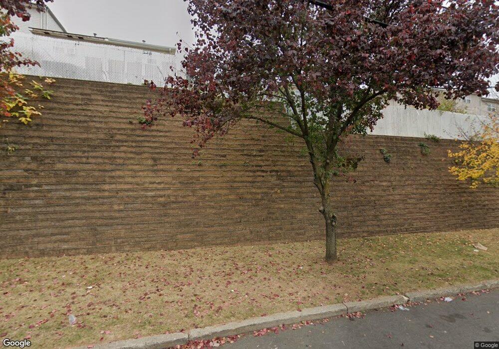 257 Skyline Dr, Staten Island, NY 10304 - photo 1