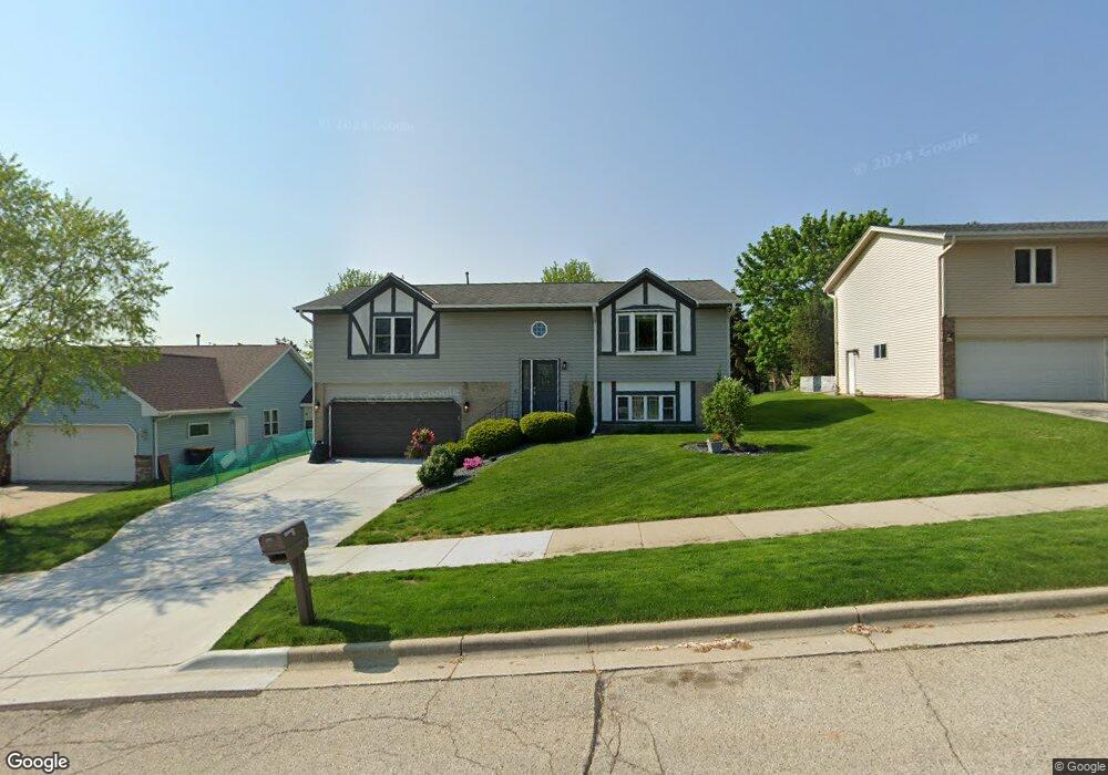 3311 Squire Ln, West Bend, WI 53090 - photo 1