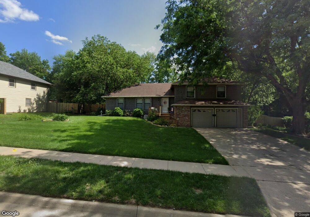 2121 SW 33rd St, Topeka, KS 66611 - photo 1