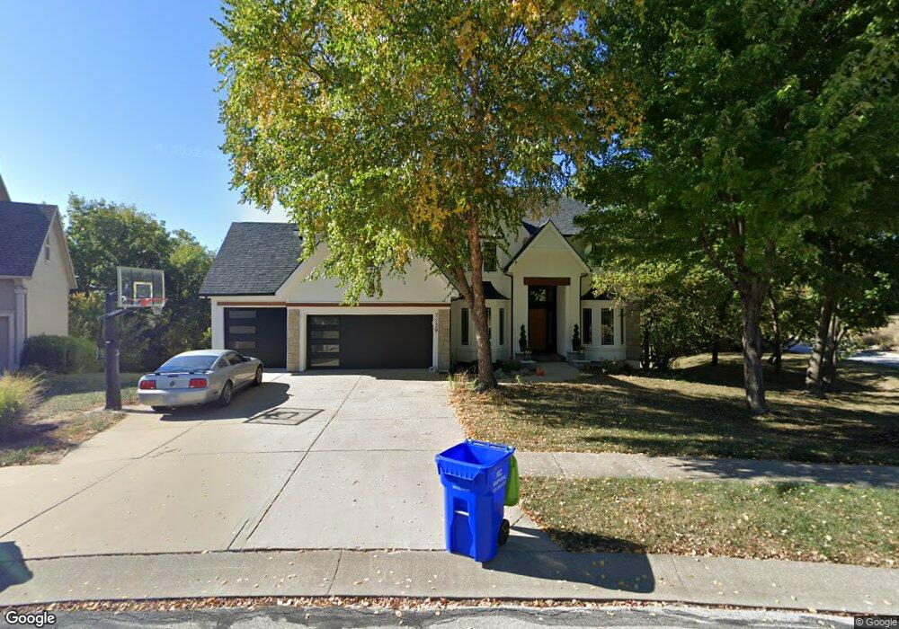 7139 Oakview St, Shawnee, KS 66216 - photo 1