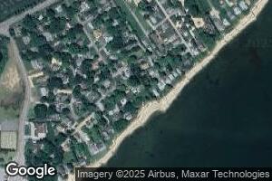 6 Beach Rd, Riverhead, NY 11901