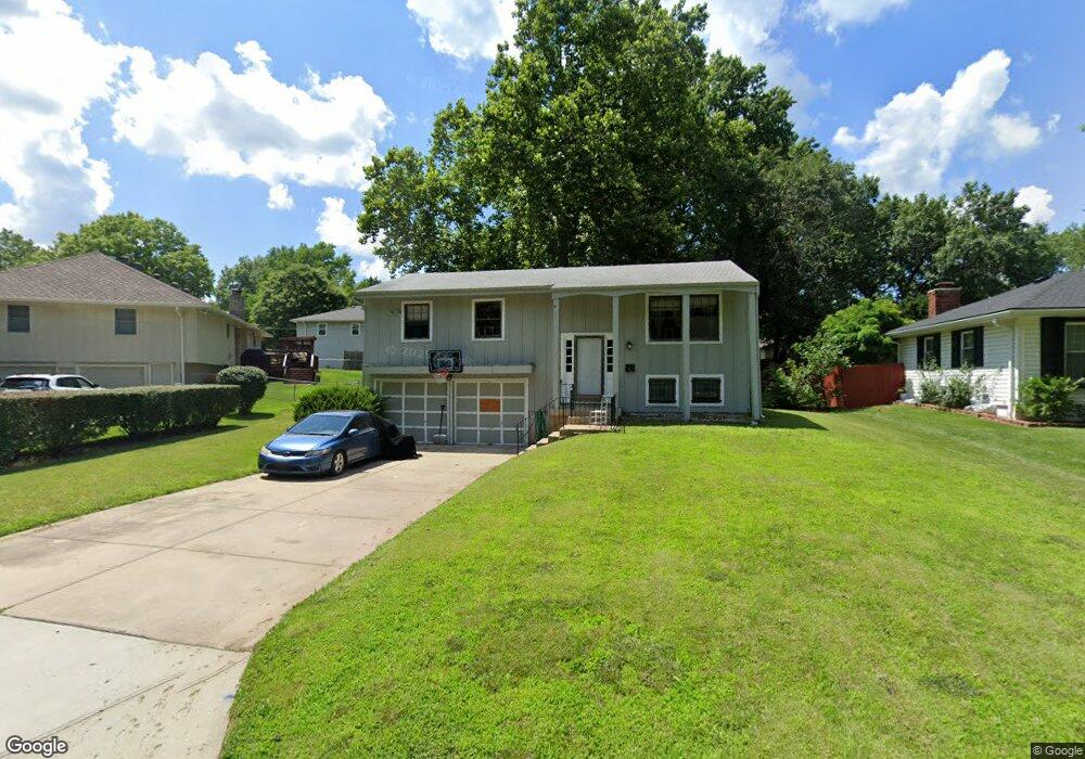 7206 Reeder St, Shawnee, KS 66203 - photo 1