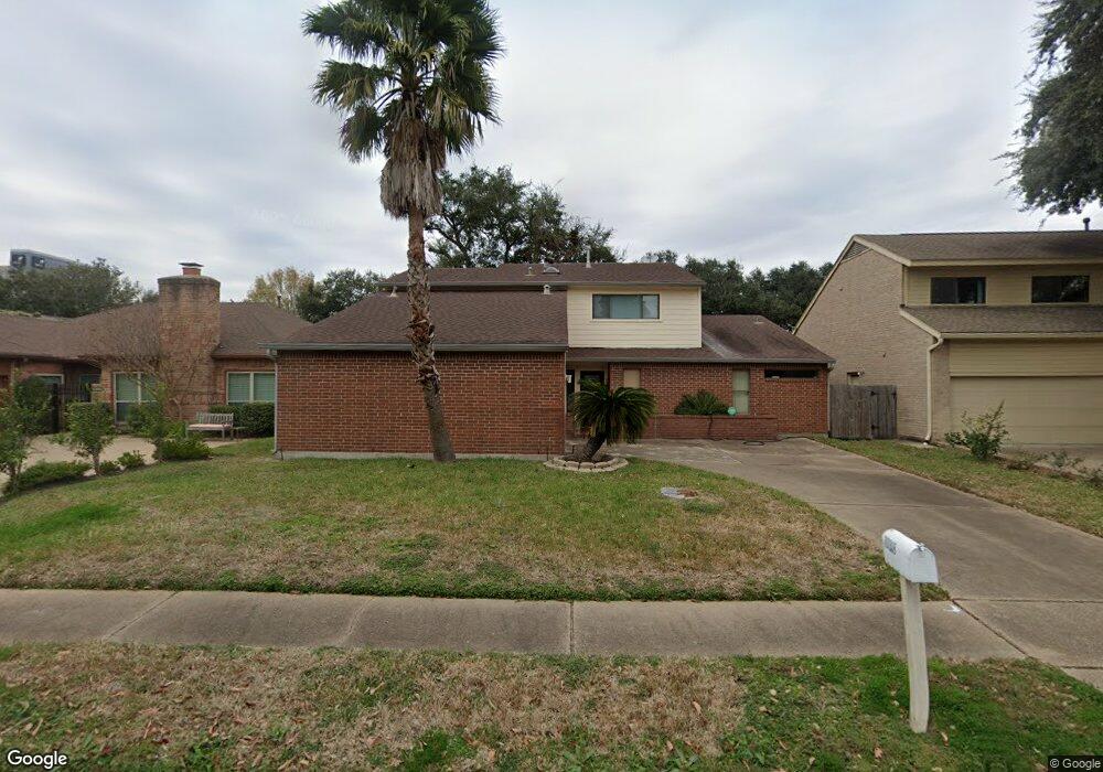 10318 Piping Rock Ln, Houston, TX 77042 - photo 1