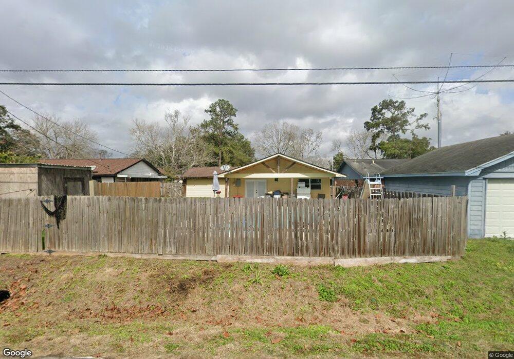 310 Sycamore St, Alvin, TX 77511 - photo 1