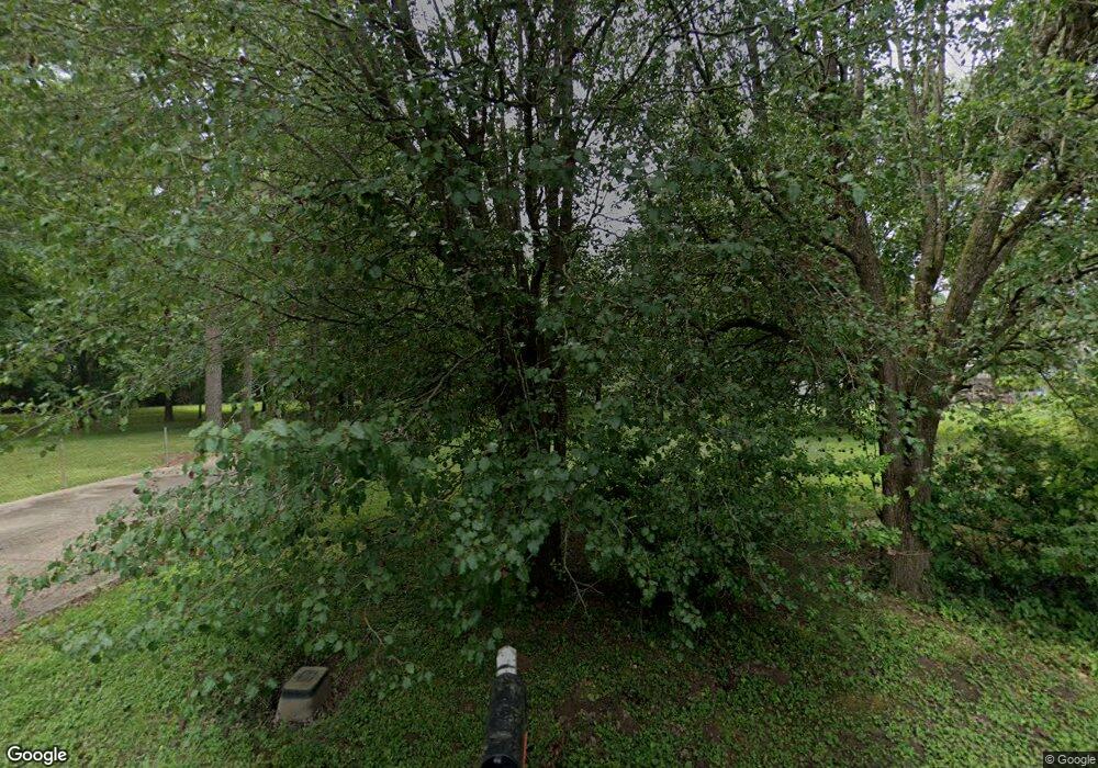 1523 Matlock Dr, Chapmansboro, TN 37035 - photo 1