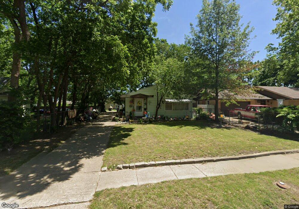 1030 SW MacVicar Ave, Topeka, KS 66604 - photo 1