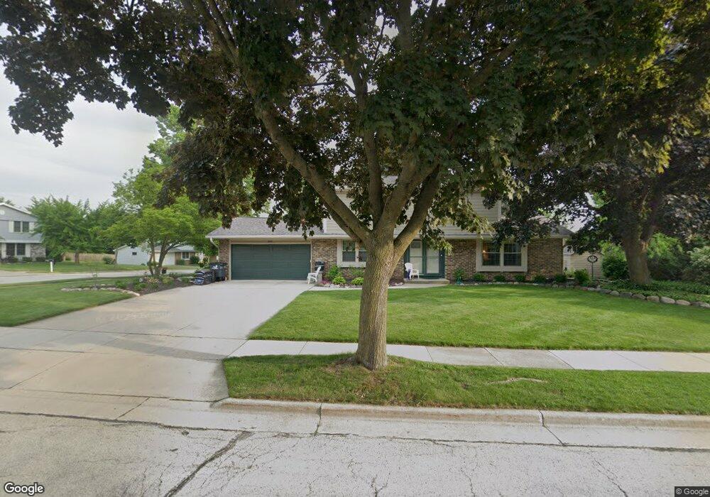 1843 Jeffery Ln, Waukesha, WI 53186 - photo 1