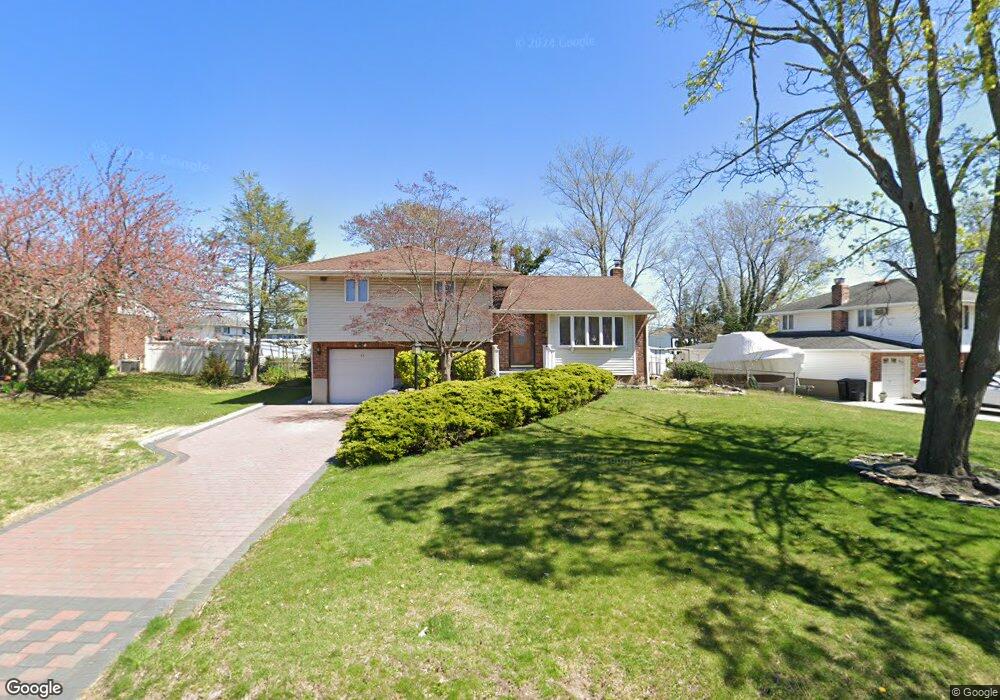 43 Elder Dr, ComMacK, NY 11725 - photo 1