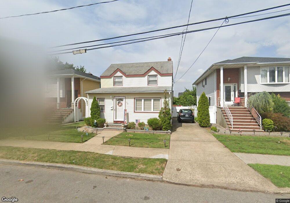 32 Sherwood Ave, Franklin Square, NY 11010 - photo 1