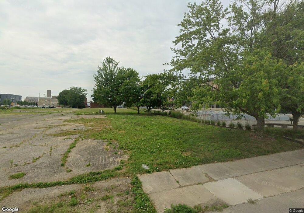 317 W Gilbert St, Muncie, IN 47305 - photo 1