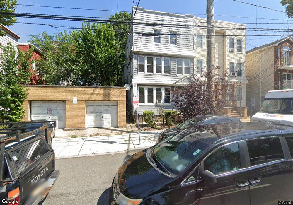 196 Manhattan Ave unit 2 Floor 2, Jersey City, NJ 07307 - photo 1