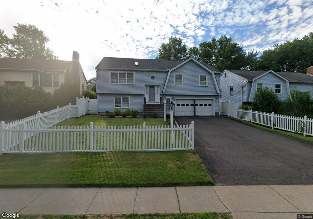 1220 Trout Brook Dr, West Hartford, CT 06119 - photo 1