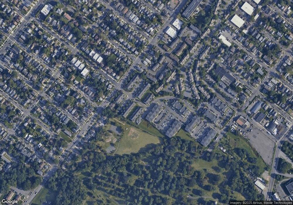 601 Evergreen Ct, New Brunswick, NJ 08901 - photo 1