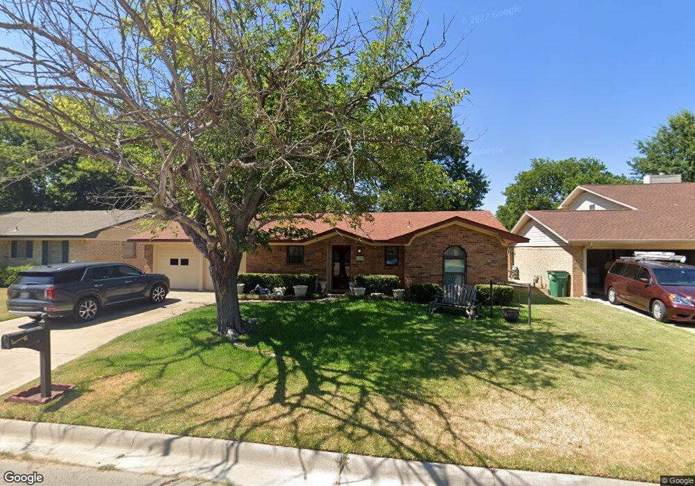 1505 Lynwood St, Gainesville, TX 76240 - photo 1