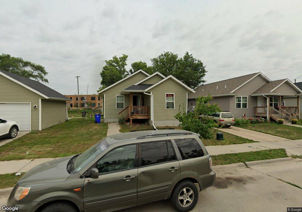508 C Ave NW, Cedar Rapids, IA 52405 - photo 1