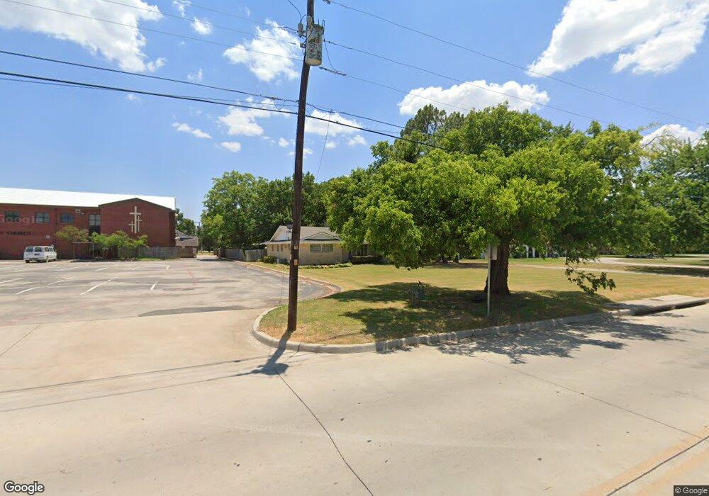 1810 E Broadway St, Gainesville, TX 76240 - photo 1