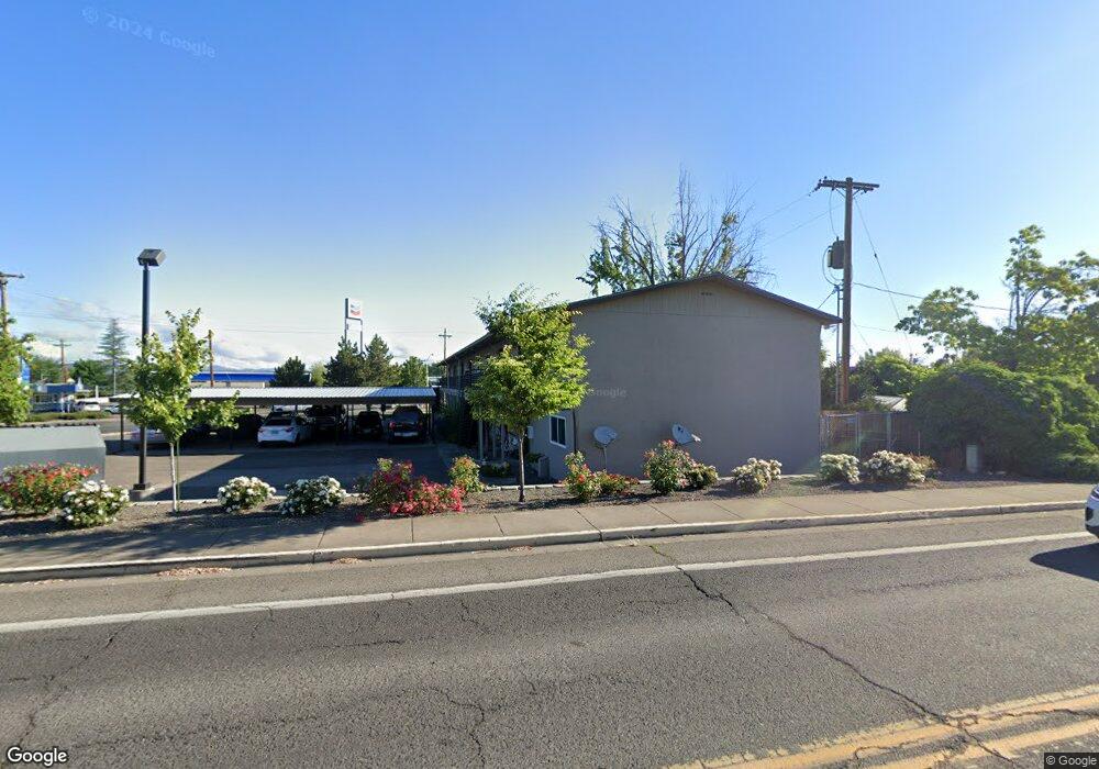 1040 E Pine St, Central Point, OR 97502 - photo 1