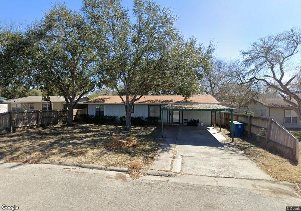 1202 E Hutchinson St, Beeville, TX 78102 - photo 1