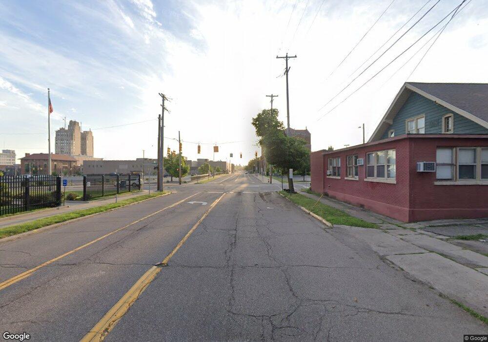 1902 W 3rd Ave, Flint, MI 48504 - photo 1