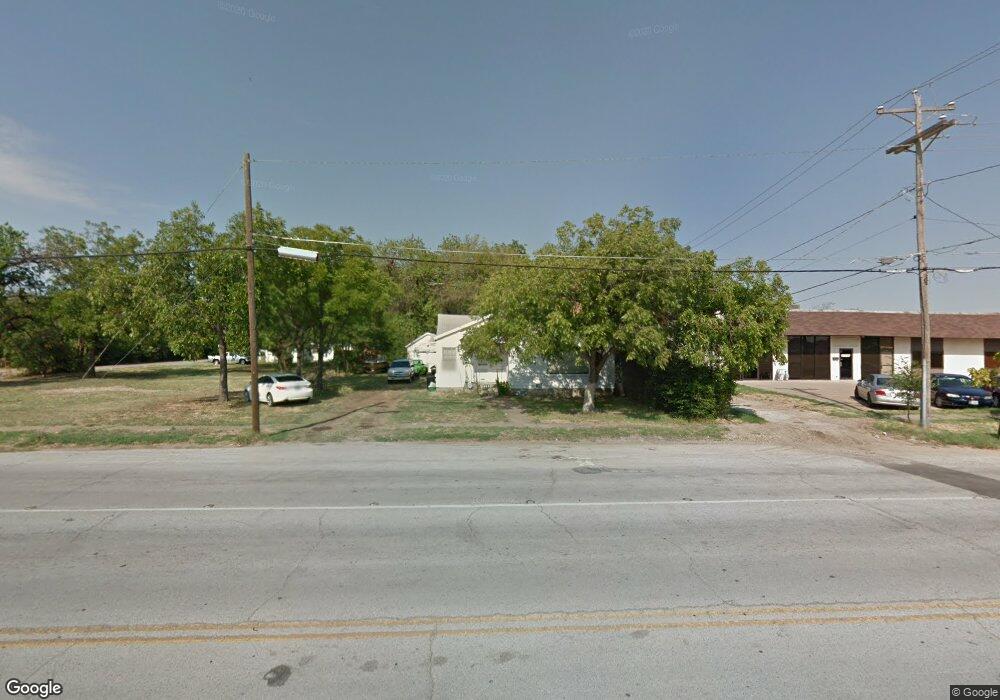 303 S Center St, Grand Prairie, TX 75051 - photo 1